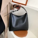 Sac à main bandoulière classique avec large sangle noir