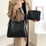 Sac à main bandoulière classique avec large sangle et sa pochette