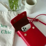 Sac à main bandoulière format spartphoe avec rabat roug ouvert