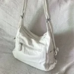 Sac-main-blanc-grande-capacité-style-punk-gothique-03 Ssac à main blanc rande capacité style puk gothique vue de dos