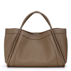 Grand sac à main chic en cuir texturé sur fond blanc