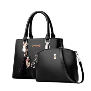 Lot de deux grands sacs à main pratiques et raffinés sur fond blanc