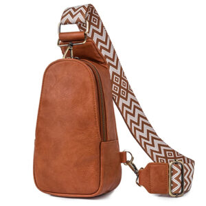 Petit sac à main avec motifs géométriques sur fond blanc