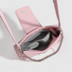 Sac à main rose chic et élégant ouvert vue de dessus