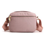 Sac à main ado rose et étanche à bandoulière vue de dos avec sa fermeture éclair