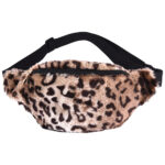 Sac à main banane audacieux à motif léopard sur fond blanc