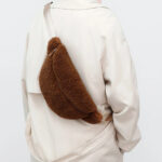 Sac à main banane doux effet peluche