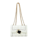 Sac à main blanc chic et élégant sur fond blanc