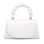Sac à main blanc épuré et chic sur fond blanc