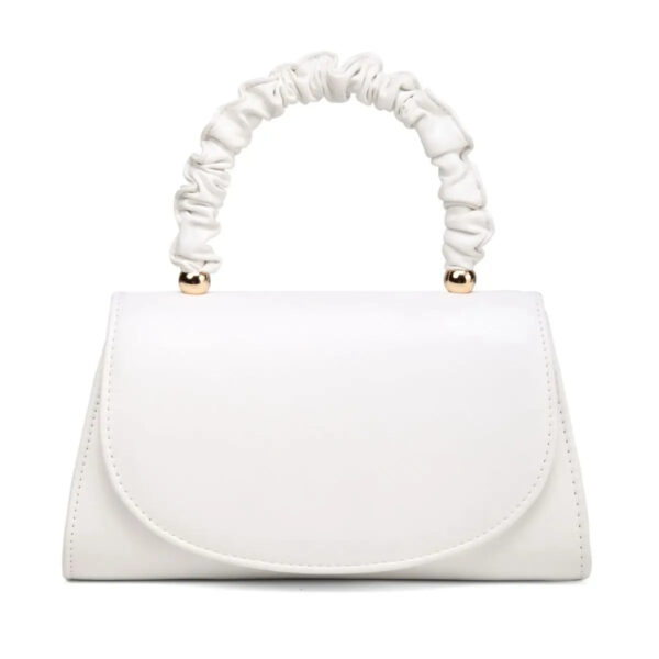 Sac à main blanc épuré et chic sur fond blanc