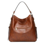 Sac à main camel élégant style vintage sur fond blanc