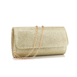 Sac à main doré tendance et durable sur fond blanc avec sa chaine dorée