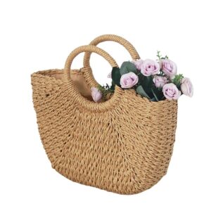 Sac à main été au charme rustique avec des fleurs sur fond blanc