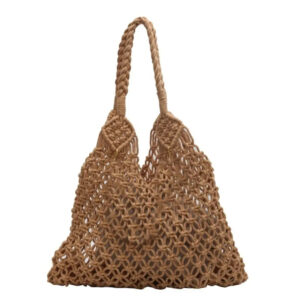 Sac à main été élégant et léger sur fond blanc