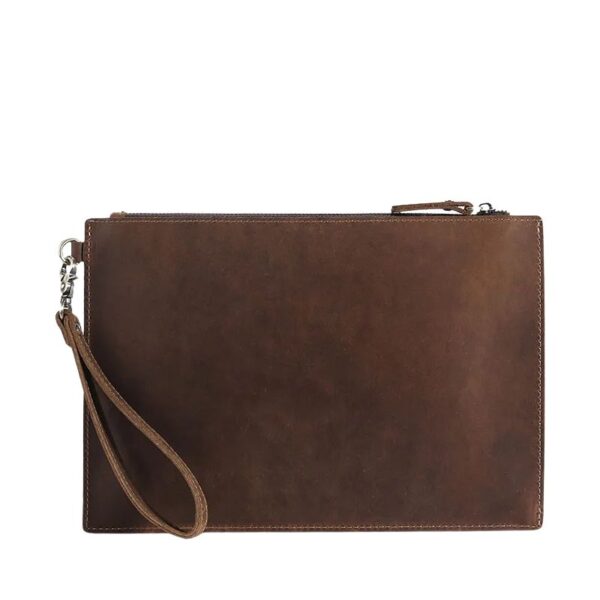 Sac à main homme cuir petit format au style luxueux sur fond blanc
