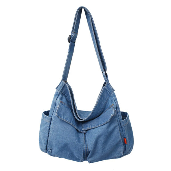 Sac à main en jean rétro style japonais sur fond blanc