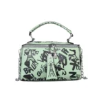 Sac à main original vert c avec des graffitis noirs, vaec des motifs tour eiffel