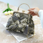 Sac à main original et vintage en tissu de couleure grise