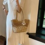 Sac à main paille naturel et bohème oprté au bras