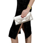 Sac à main pochette blanc raffiné et élégant