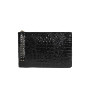 Sac à main pochette raffiné avec effet de peau de crocodile sur fond blanc