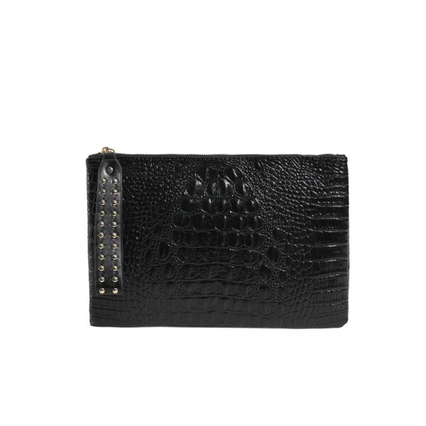 Sac à main pochette raffiné avec effet de peau de crocodile sur fond blanc