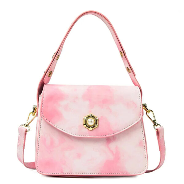 Sac à main rose raffiné et sophistiqué sur fond blanc vue de face