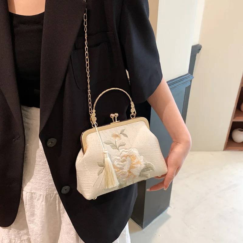 Sac à main vintage et décoratif orné de fleurs