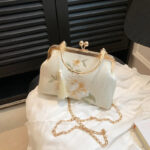Sac à main vintage et décoratif orné de fleurs