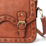 sac à main vintage aux motifs floraux détail
