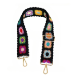 Sangle de sac à main en nylon avec motif floral, de couleur noire, déroulée sur fond blanc