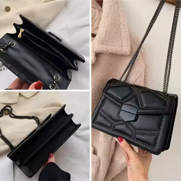 20240607 – Sac à main noir matelassé avec chaîne clouté – détails Détails du sac à main noir matelassé avec chaîne cloutée où l'on voit le nombre de poches , le fermoir zip de la pcho intérieure du sac. Vue du sac à l'enver s pour montrer le fond du sac à main.