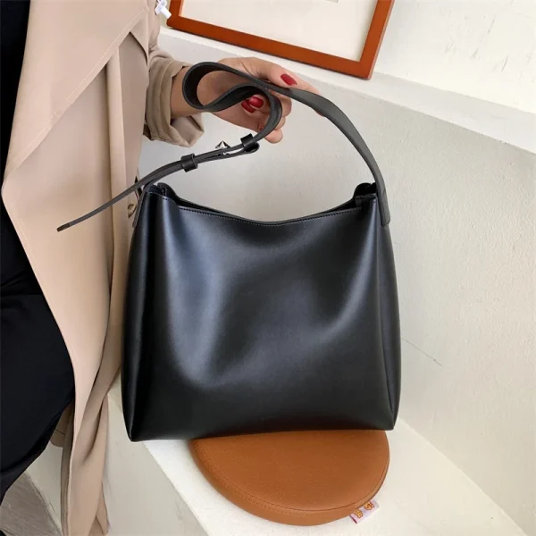 Sac à main bandoulière classique avec large sangle noir