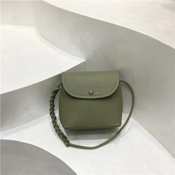 mini-sac-main-carre-design-compact-03 Mini sac à main carré au design compact de couleur verte