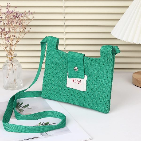 mini-sac-main-vert-style-pochette-effet-tricote-03 Mini sac à main vert style pochette effet tricoté vue de trois quart