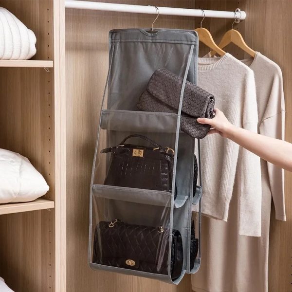 rangement-sac-main-gris-six-compartiments-01 Rangement sac à main gris en six compartiments, accroché sur une barre de penderie