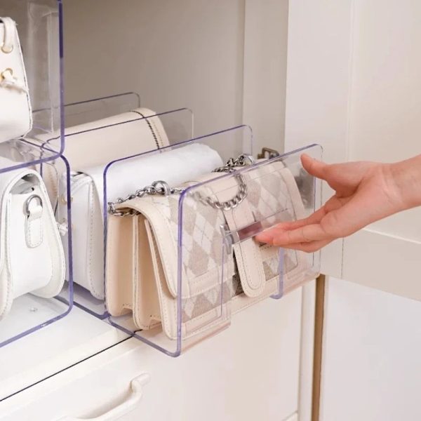 rangement-sac-main-transparent-robuste-durable-02 Rangement sac à main transparent robuste et durable, avec des sacs blancs à l'intérieur