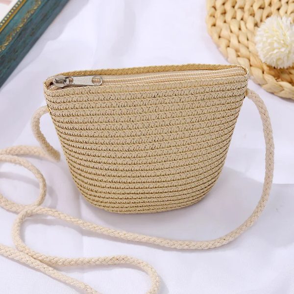sac-main-ado-beige-paille-02 Sac à main ado beige en paille sur fond gris