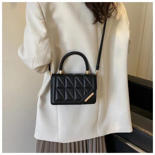 Sac à main ado noir à formes géométriques oprté à l'épaule