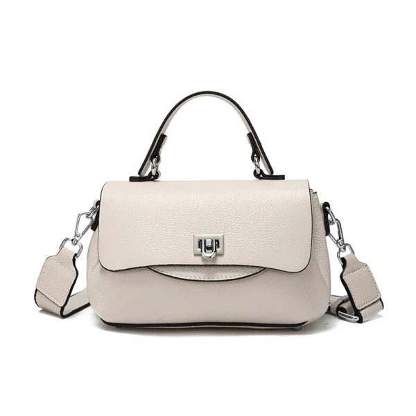 sac-main-cuir-femme-luxueux-raffine-02 Sac à main cuir femme luxueux et raffiné de couleur blanche sur fond blanc