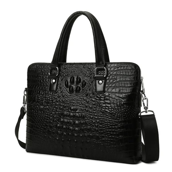sac-main-homme-cuir-elegant-effet-peau-crocodile-02 Sac à main homme cuir élégant en effet peau de crocodile sur fon blanc de trois quart face