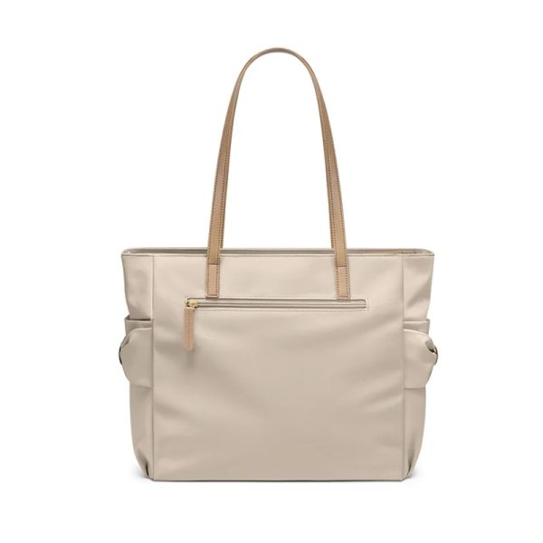 sac-main-lycee-pratique-tendance-03 Sac à main lycée pratique et tendance sur fond blanc