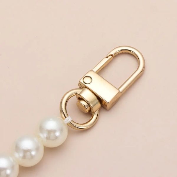 sangle-sac-main-elegante-perles-blanches-03 Sangle de sac à main élégante avec perles blanches. détil du mousqueton